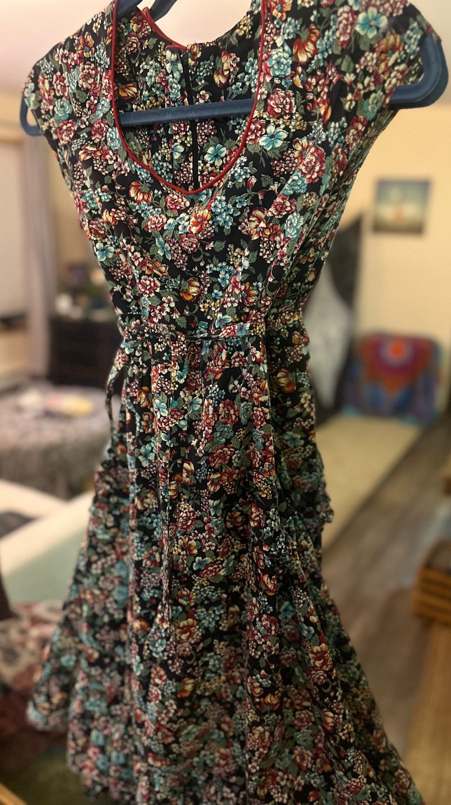 Vintage handmade prairie dress by someone’s grandma. So cute! Size XS/S?